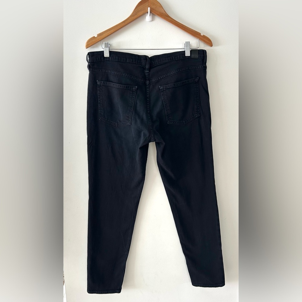 VINCE. Mason" Relaxed Rolled Jeans in a classic black | Size 29 - Picture 4 of 8